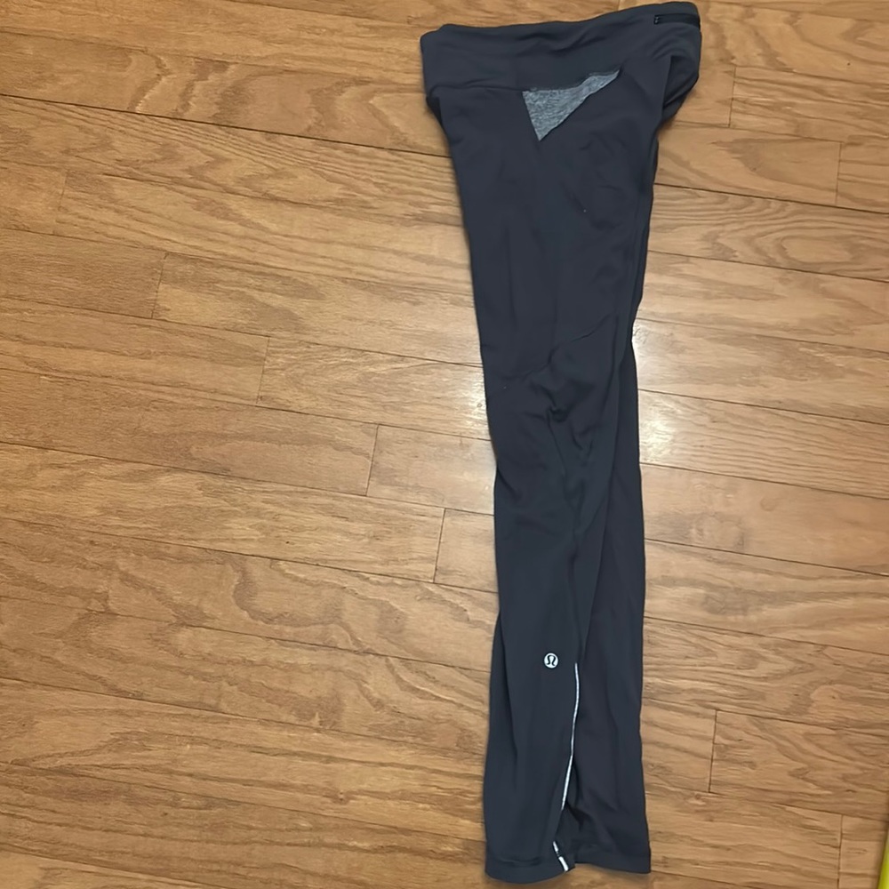 Lululemon gray size 4 leggings/ good condition